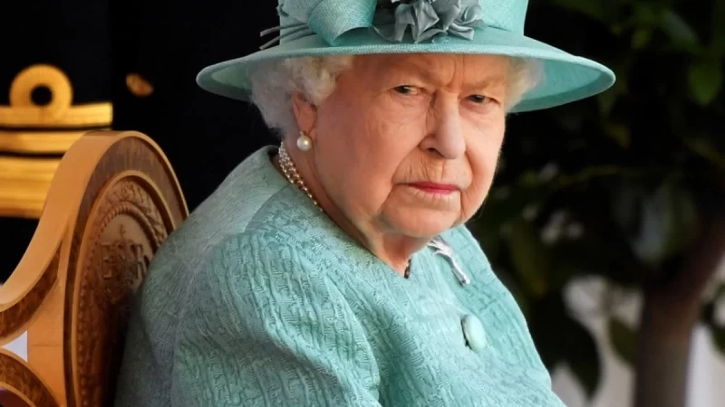 Ο κορωνοϊός κρούει ξανα την πόρτα του Μπάκινγκχαμ: Θετικός ο Κάρολος - Ανησυχία για τη Βασίλισσα