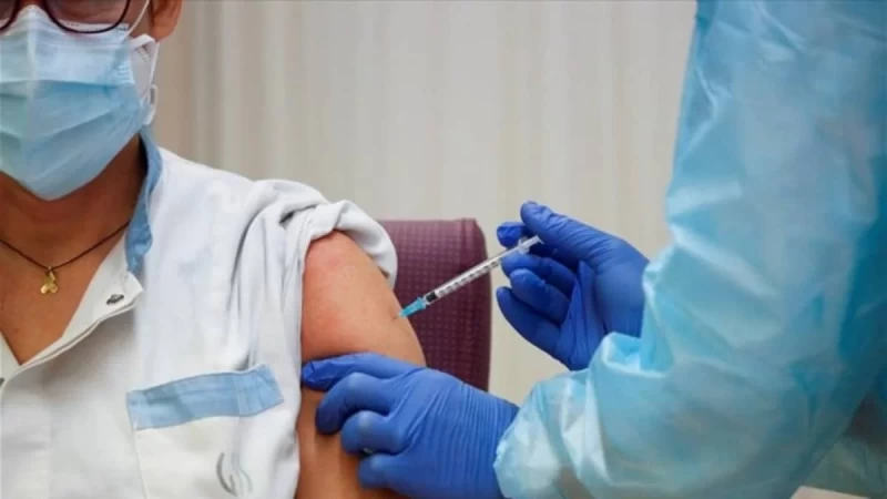 Κορωνοϊός: Ανοιχτό το ενδεχόμενο για 4η δόση εμβολίου το φθινόπωρο