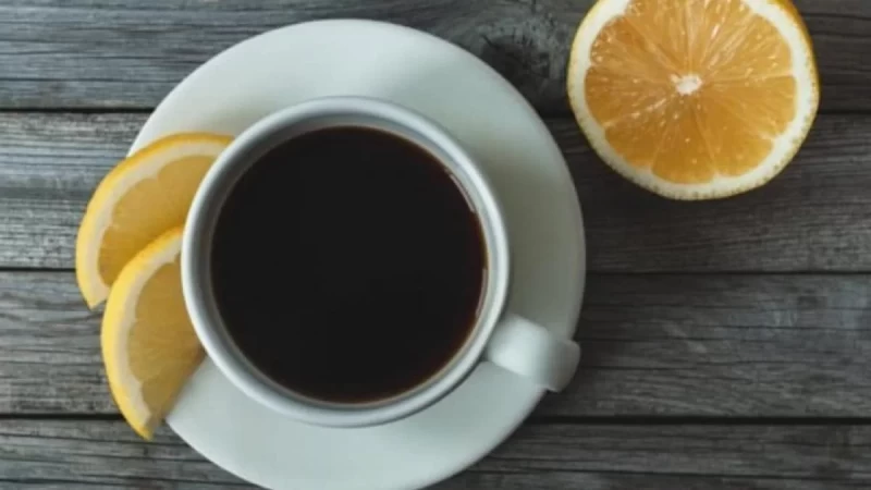 Ρίξε στον καφέ σου λίγο λεμόνι - Το αποτέλεσμα θα σε εκπλήξει