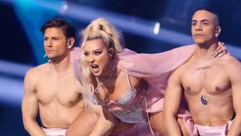 Eurovision 2022: Σάλο προκάλεσε η χειρονομία της Αλβανίδας τραγουδίστριας