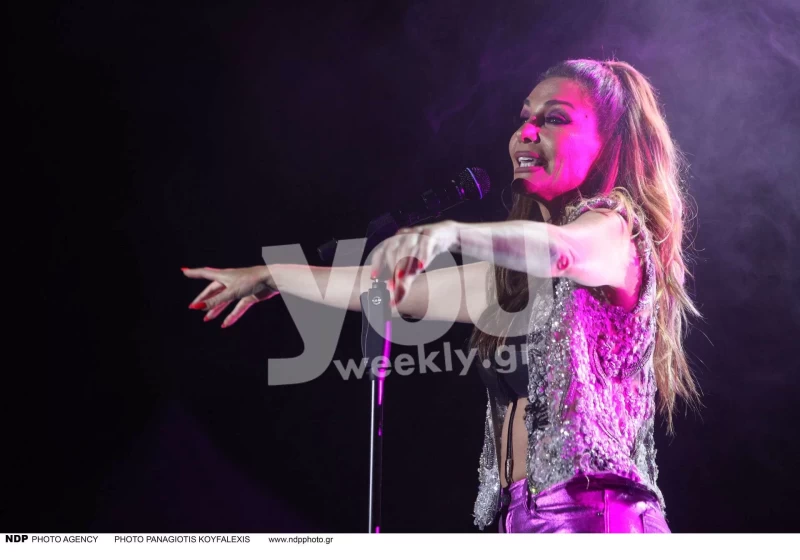 Με φούξια metallic παντελόνι  - Η Δέσποινα Βανδή στη συναυλία της στο FALIRO SUMMER THEATER