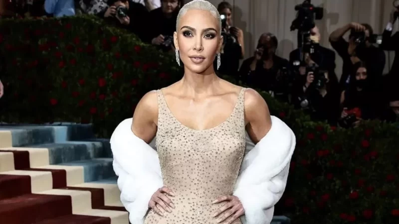 «Το φόρεσα μόνο για 3 λεπτά» - Η Kim Kardasian απαντά στις κριτικές για το φόρεμα της Merilyn Monroe