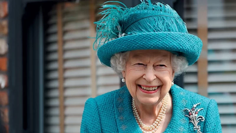 Ποιο τσάι; Αυτό είναι το αγαπημένο ρόφημα της Βασίλισσας Ελισάβετ - Το μυστικό της μακροζωίας της