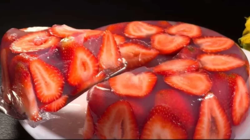 Δροσερό γλυκό ψυγείου με φράουλες - Έτοιμο σε 6 λεπτά και θέλει μόνο 3 υλικά