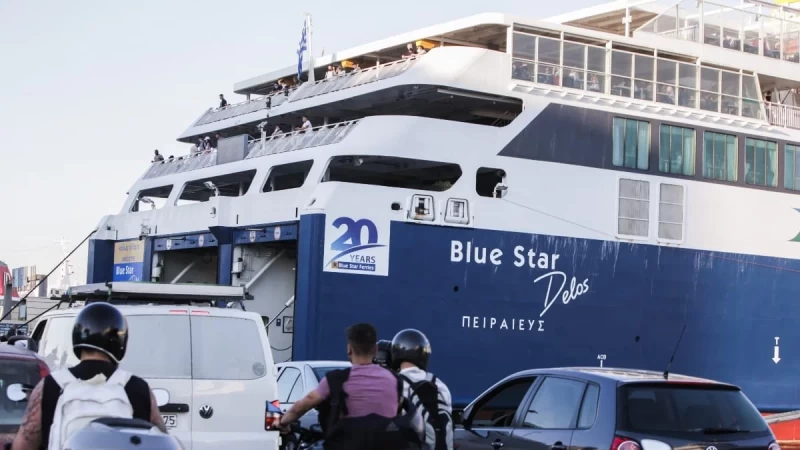 Τραγωδία στο λιμάνι του Πειραιά: Αυτοκίνητο έπεσε στη θάλασσα