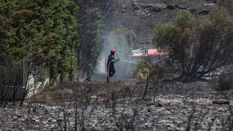Εισαγγελική παρέμβαση για τις πυρκαγιές σε Πεντέλη και Μέγαρα - Καταιγιστικές οι εξελίξεις
