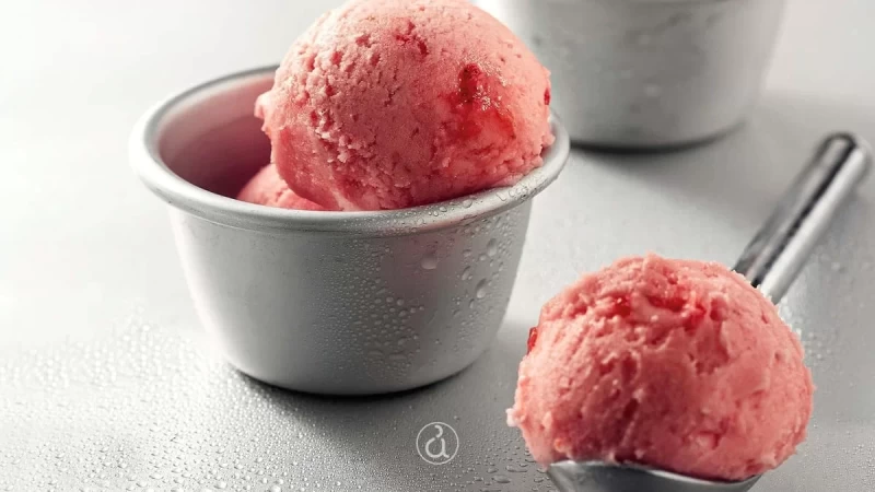 Για να μην ξανά αγοράσεις απέξω - Φτιάξε το δικό σου frozen yogurt φράουλα μέσα σε 20 λεπτά