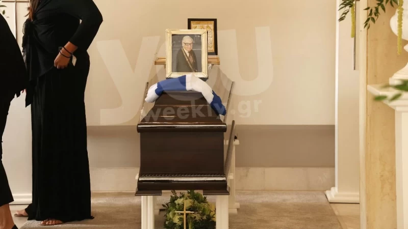 Τεράστια θλίψη στην κηδεία του Ζάχου Χατζηφωτίου - Αποκλειστικές φωτογραφίες