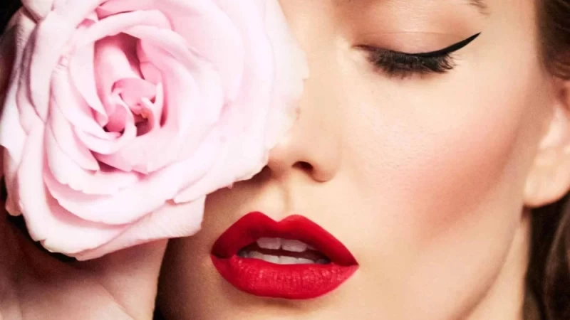 Tο νέο άρωμα Good Girl Blush του Οίκου Carolina Herrera είναι ολόφρέσκο και λουλουδάτο!