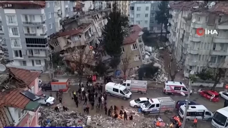 Ισχυρός σεισμός ξανά στην Τουρκία - Οι κάτοικοι είναι τρομοκρατημένοι μην πέσουν και τα υπόλοιπα κτήρια