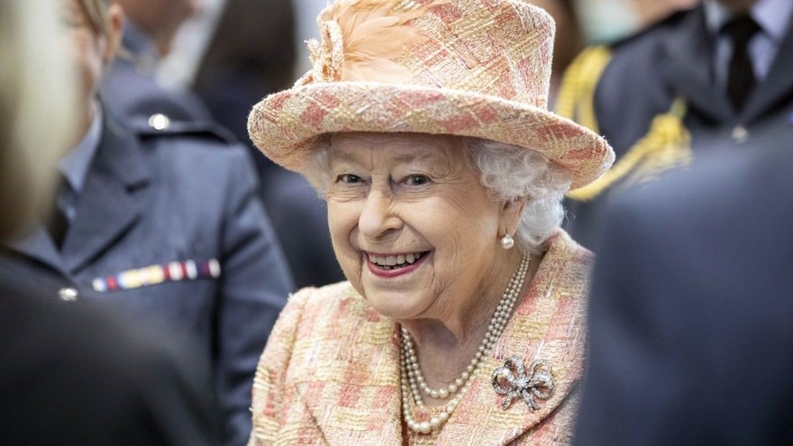 Η Βασίλισσα Ελισάβετ κλείνει 70 χρόνια στο θρόνο