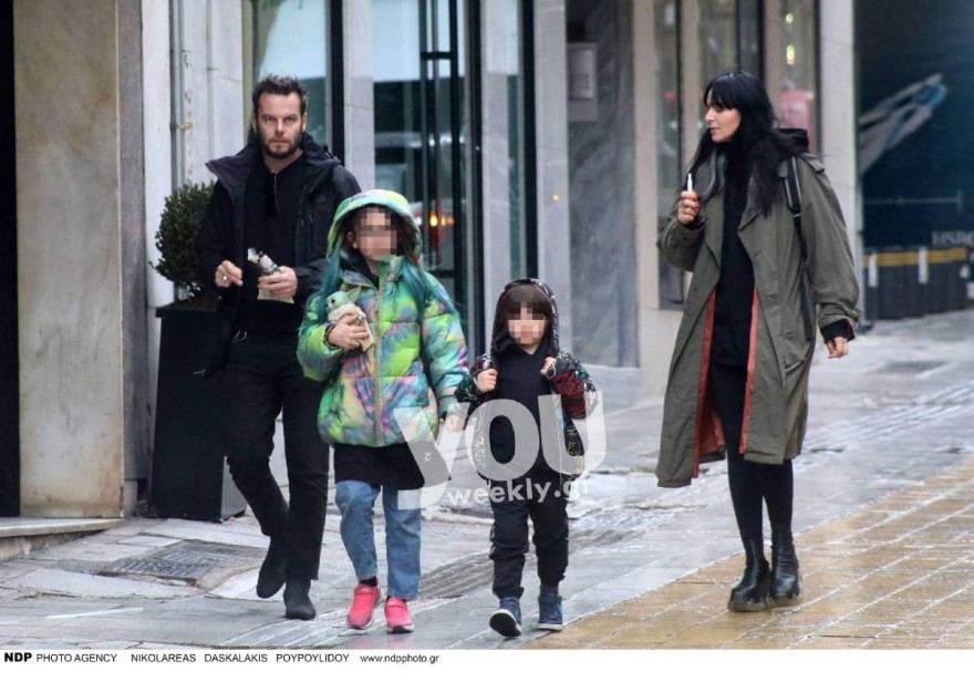 Η Ζενεβιέβ Μαζαρί με την οικογένειά της σε βόλτα