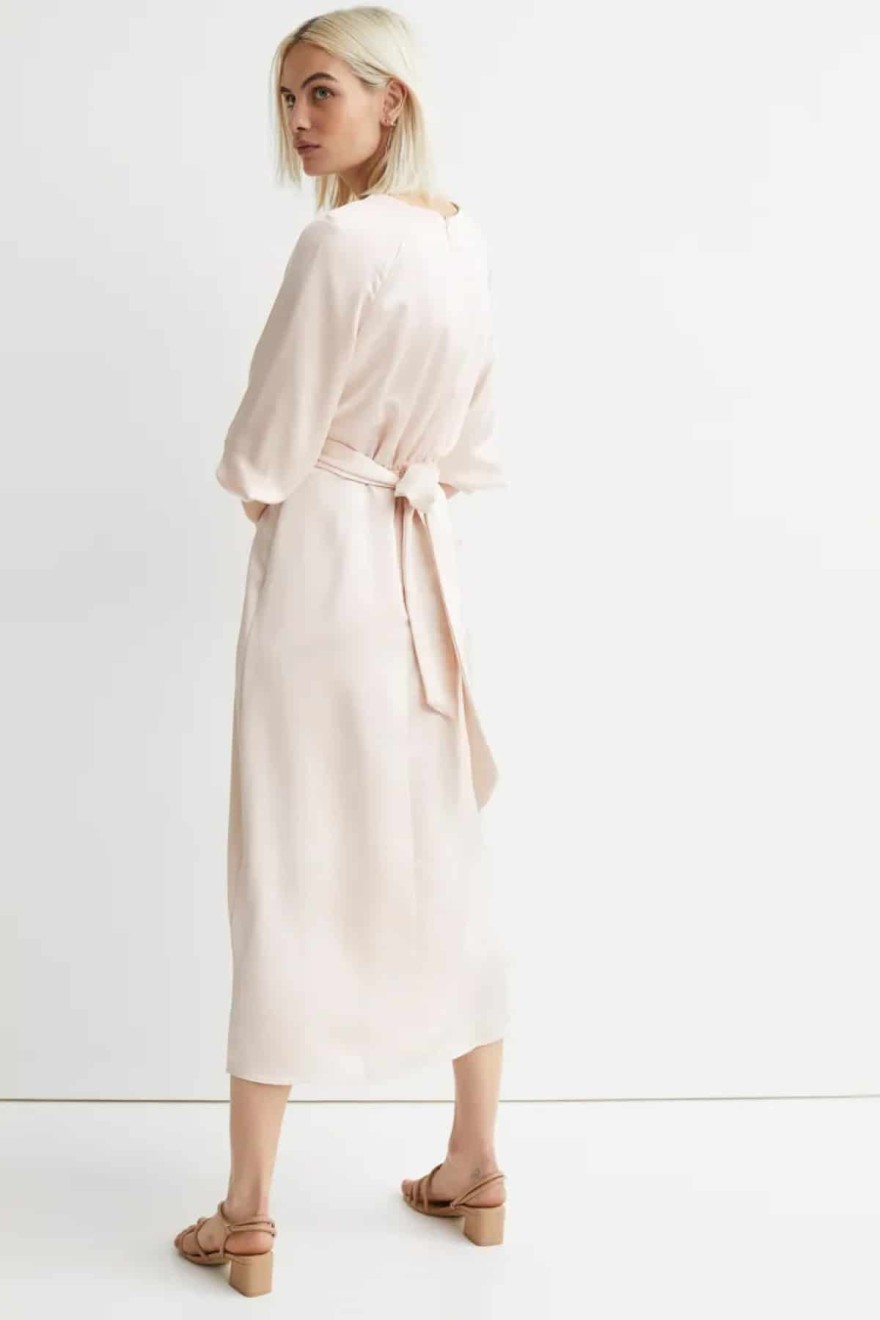 Σατέν φόρεμα από τα H&M 