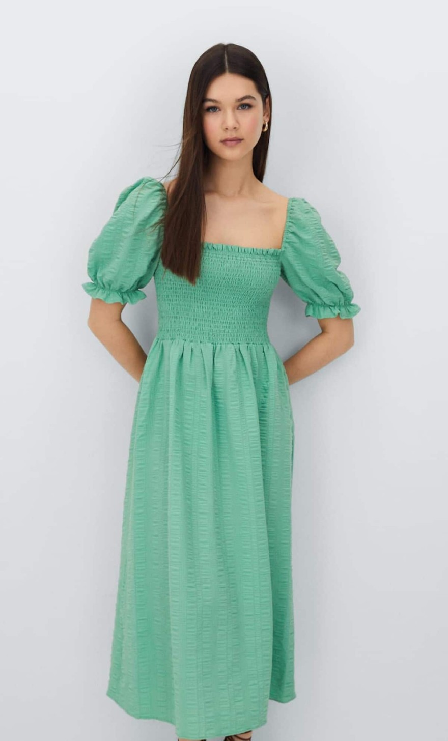 Πράσινο φόρεμα από τα Stradivarius