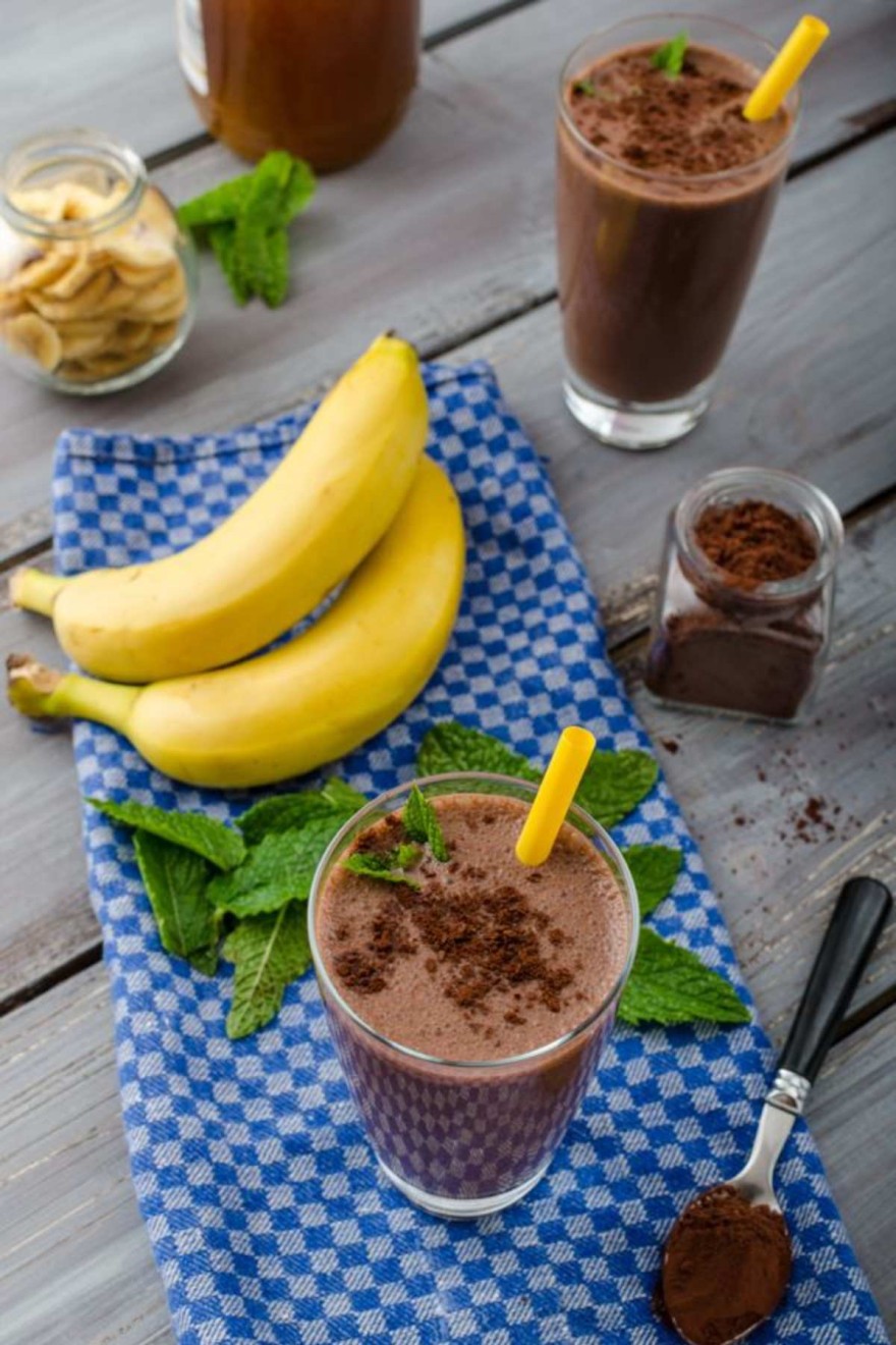 Σπιτικό ρόφημα με γιαούρτι, μπανάνα και σοκολάτα υγείας για απώλεια βάρους
