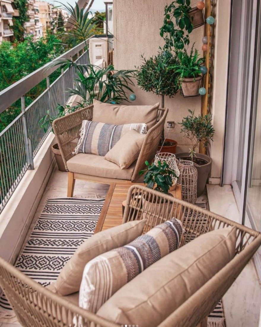 Φωτογραφίες από το μπαλκόνι του νέου σπιτιού της Κατερίνας Καινούργιου