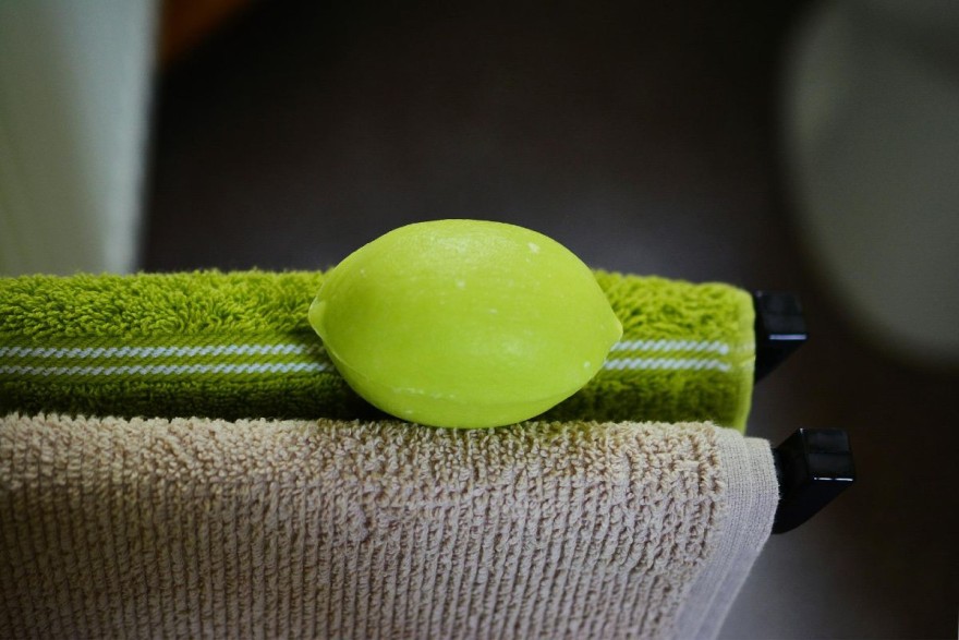 Μαγειρική σόδα με πράσινο σαπούνι καθαριστικό
