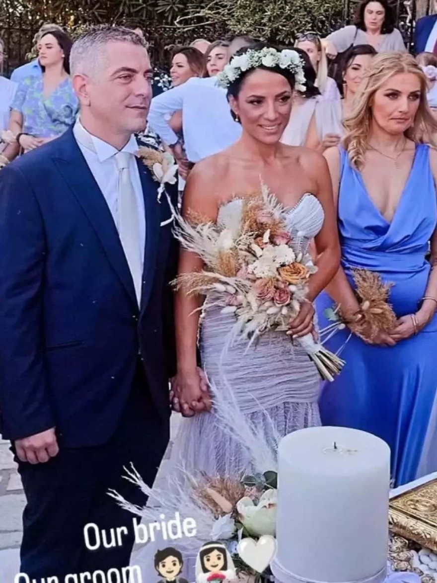 Η Ευλαμπία Ρεβή παντρεύτηκε τον δημοσιογράφο Σωτήρη Σκουλούδη σε τελετή κοντά στην Αθήνα