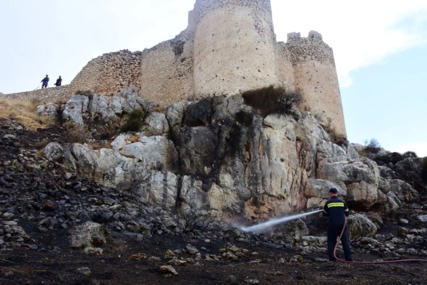 Η καμμένη όψη του κάστρου στο Άργος