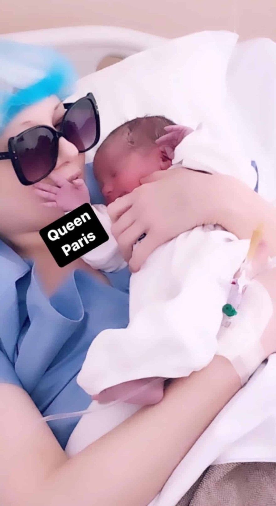 Πόσο πληρώνει η Τζούλια Αλεξανδράτου το δωμάτιο της κλινικής που μένει με το νεογέννητο μωράκι της