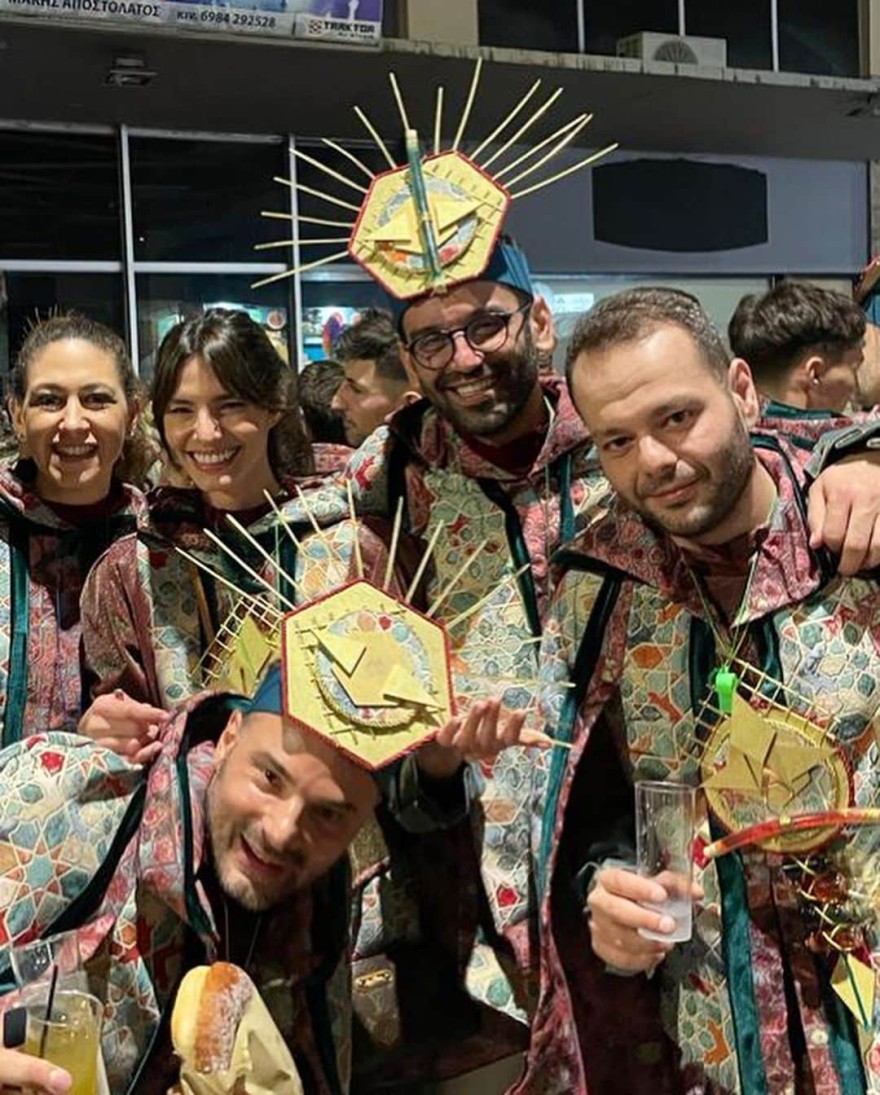 Καρναβάλι της Πάτρας 2023: Ημιλιπόθημη μετά από αλκοόλ και ξέφρενο χορό η Ηλιάνα Παπαγεωργίου (Φωτογραφίες)