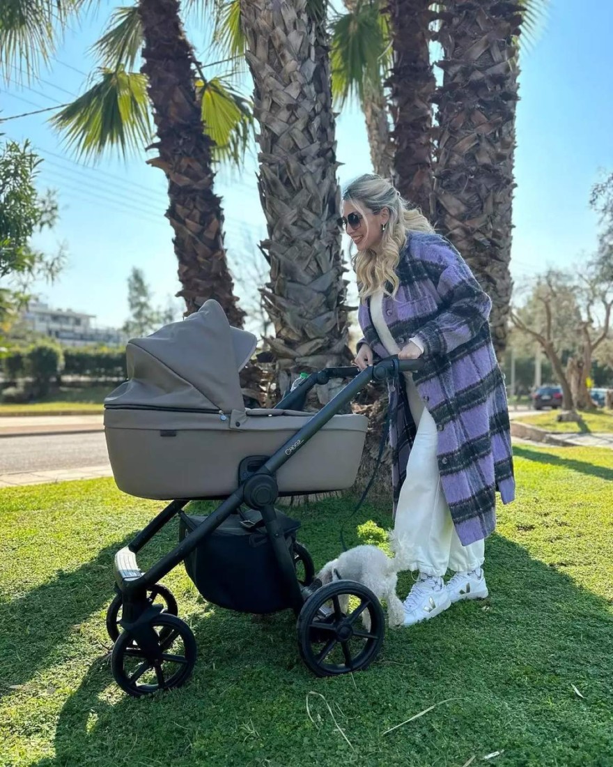 Κωνσταντίνα Σπυροπούλου βόλτα με το μωρό