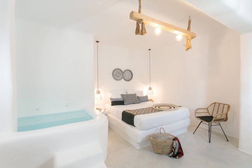 Νάξος: Το ξενοδοχείο που θα σας προσφέρει μια αξέχαστη εμπειρία διαμονής σε λίγα μόλις μέτρα από την δημοφιλή παραλία Καστράκι