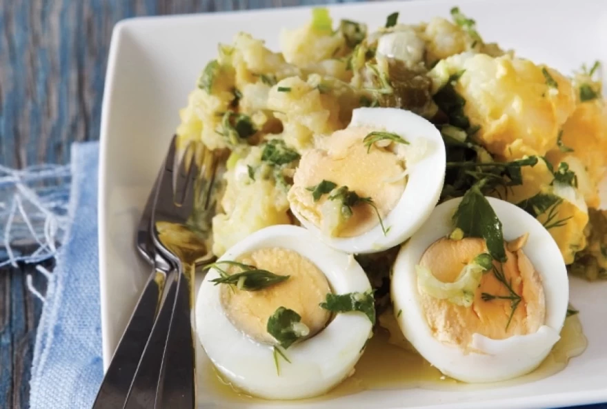 Μια αγαπημένη συνταγή: Πατατοσαλάτα με αυγά
