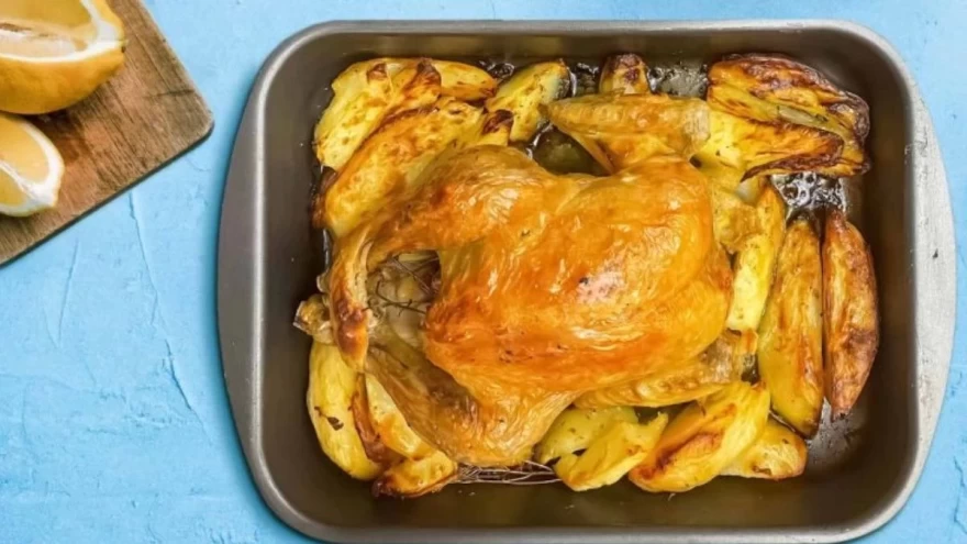  λεμονάτο κοτόπουλο στο φούρνο με πατάτες