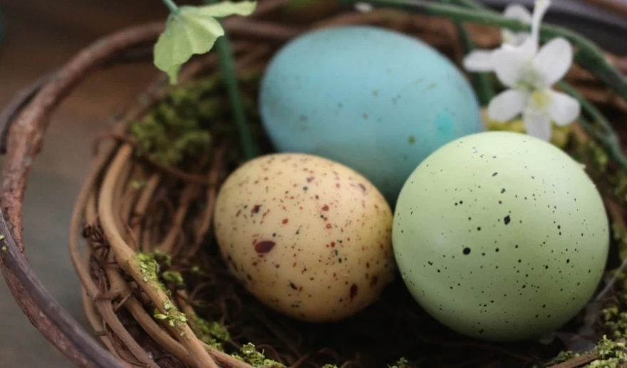 χρωματιστά πασχαλινά αυγά
