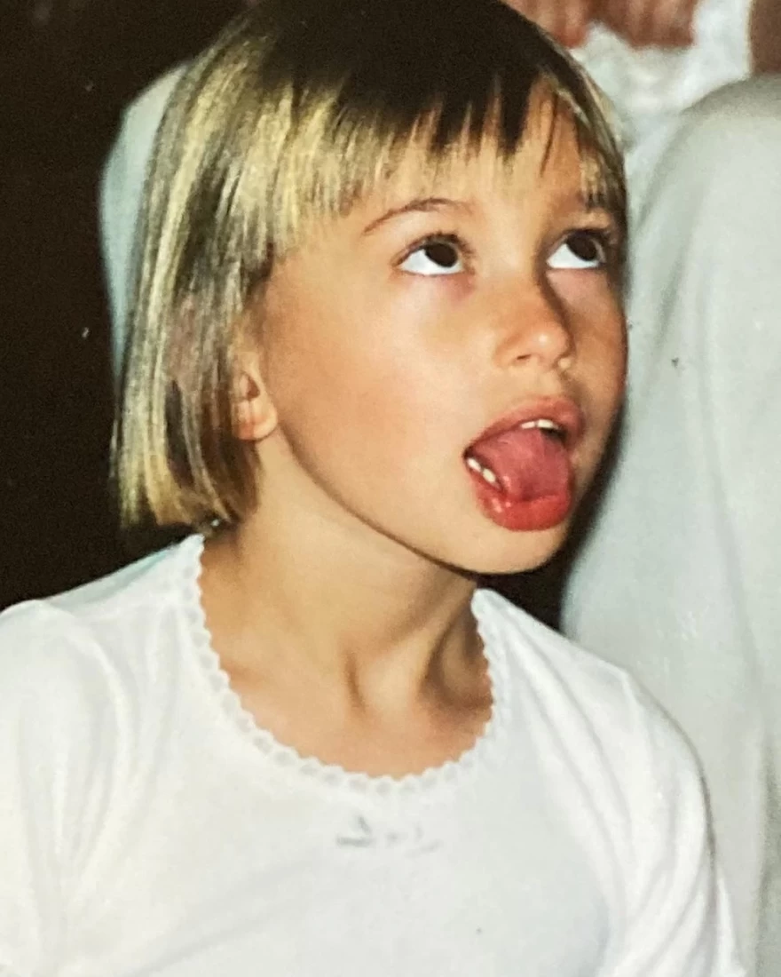 Η Hailey Bieber σε μικρή ηλικία