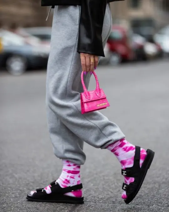 Σανδάλια - κάλτσες