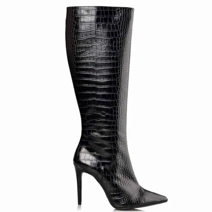 Μπότες Enviw shoes (49 ευρώ), envieshoes.gr