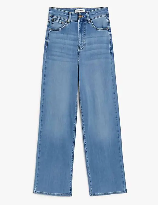 Jean παντελόνι Marks & Spencer (69,99 ευρώ), marksandspencer.gr