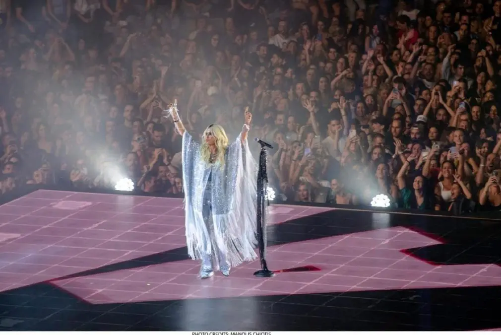 Η Άννα Βίσση με δημιουργία Vrettos Vrettakos