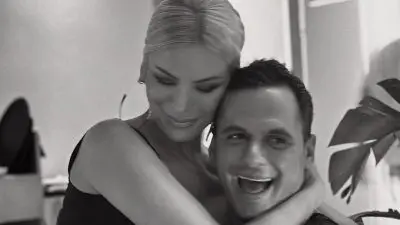 Η Κατερίνα Καινούργιου αγκαλιά με τον Πάνο Κουτσουμπή