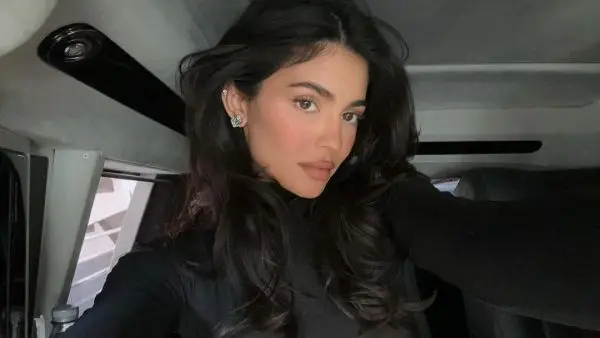 Το μυστικό για αψεγάδιαστη επιδερμίδα: 3 προϊόντα που θα απογειώσουν τη ρουτίνα περιποίησής σου