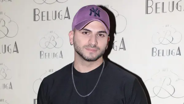 Ο Στέλιος Λεγάκης στο κόκκινο χαλί.