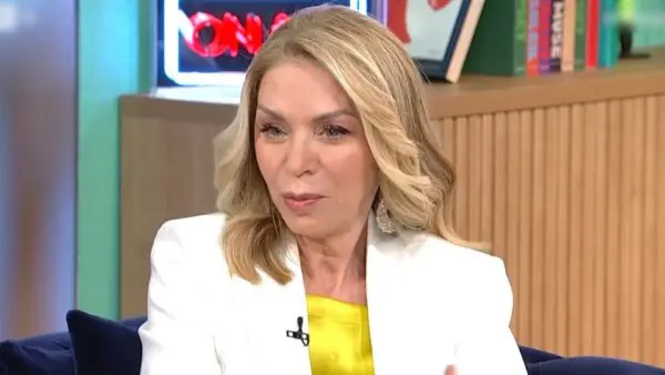 Έλλη Στάη – Οι παρενοχλήσεις, τα εγγόνια και τα διαζύγια: «Έλεγα πάντα ότι φταίω εγώ»