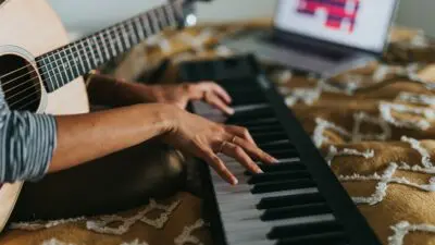 Τραγουδίστρια