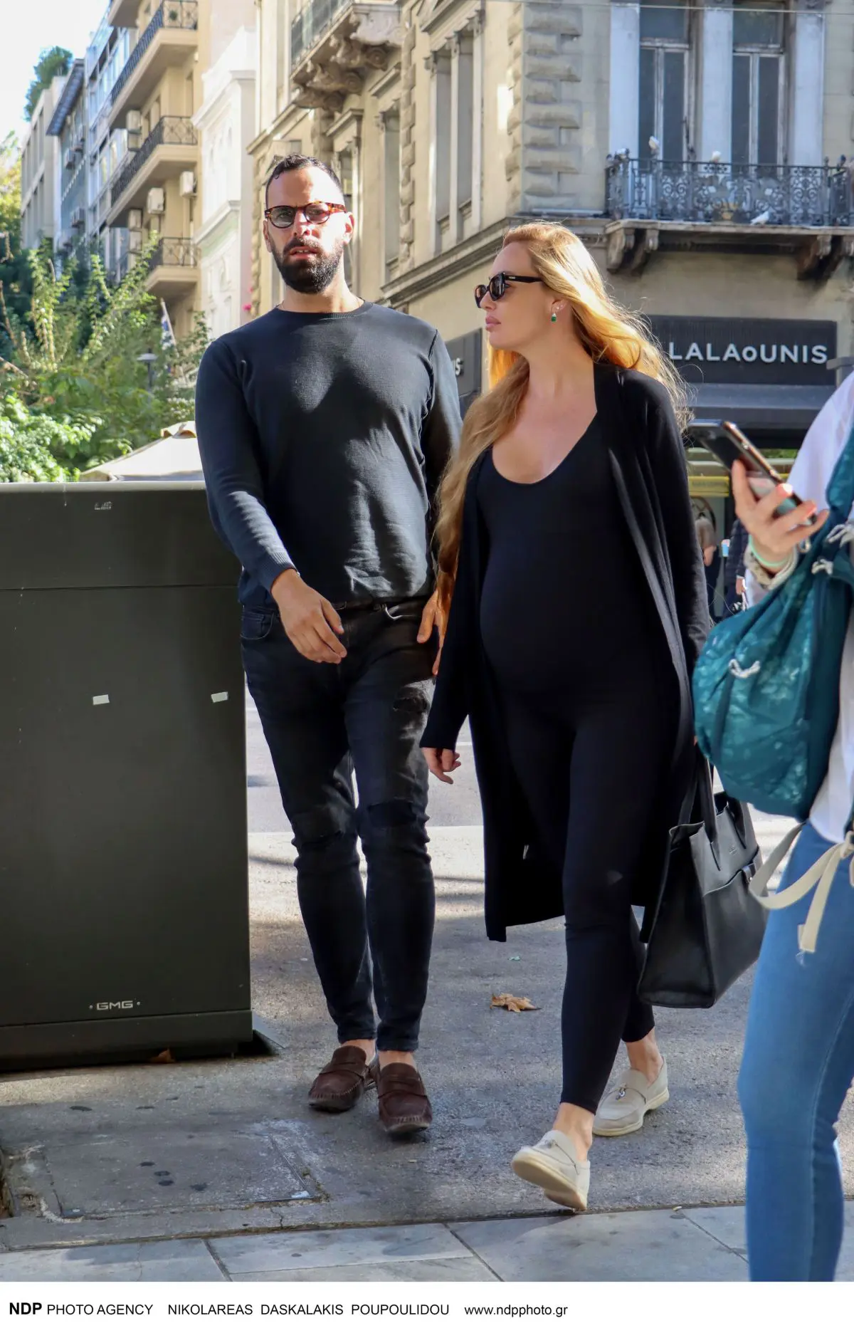 Η Αντωνία Καλλιμούκου και ο Νίκος Παραδείσης σε κοινή τους έξοδο στην Αθήνα.