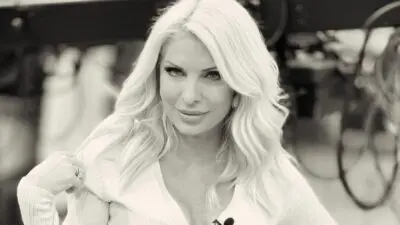 Το παλτό του χειμώνα φόρεσε η Ελένη Μενεγάκη