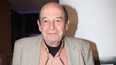 Ο Μανούσος Μανουσάκης σε δημόσια έξοδο.