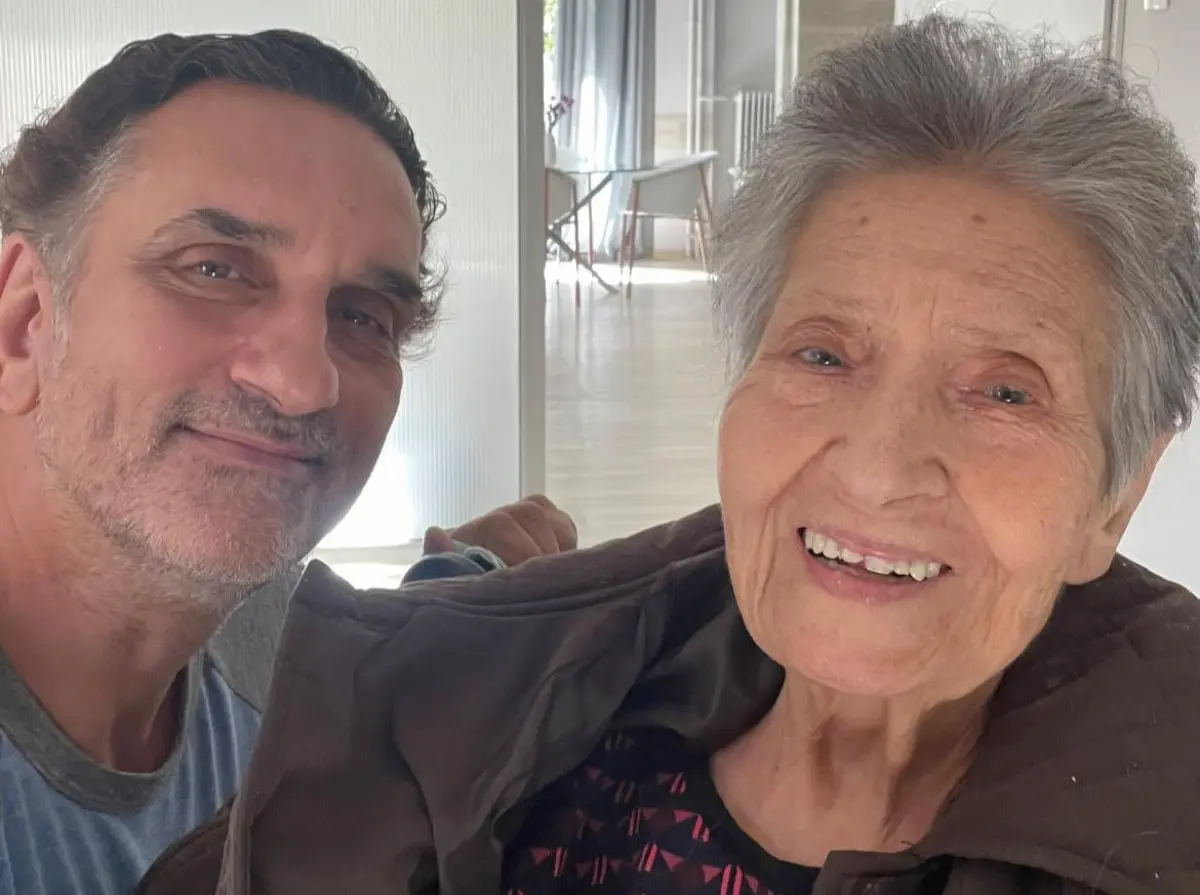 Ο Νίκος Ψαρράς με τη μητέρα του