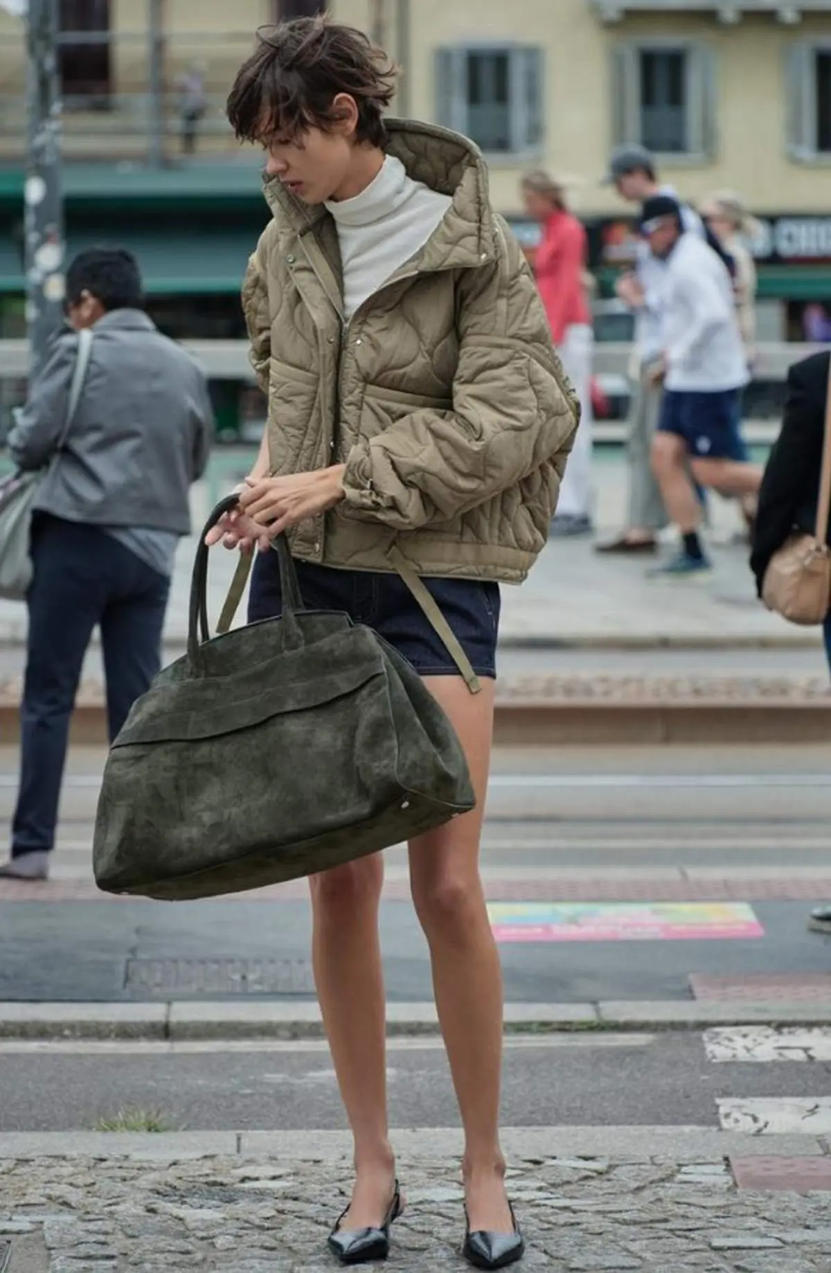 Μπουφάν puffer σε χακί χρώμα από τα Zara