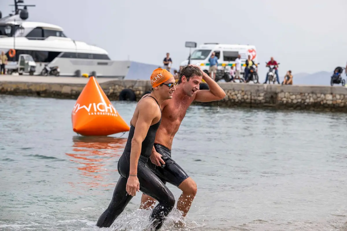 Στιγμιότυπο από τον τερματισμό των πρωταθλητών κολύμβησης Γιώργου Αρνιακού και Δημήτρη ΜάρκουΣτιγμιότυπο από τον τερματισμό των πρωταθλητών κολύμβησης Γιώργου Αρνιακού και Δημήτρη Μάρκου