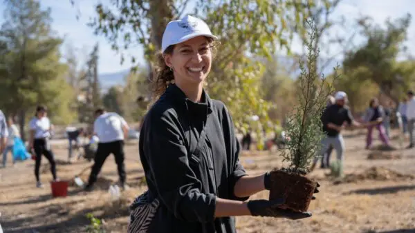 Ο πλανήτης μας χρειάζεται: Το φυσικό μεταλλικό νερό Βίκος φύτεψε 1.000 δενδρύλλια στην 5η Πανελλαδική Εθελοντική Φύτευση της We4all