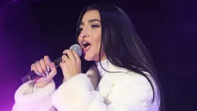 Η Αναστασία πάνω στη σκηνή.