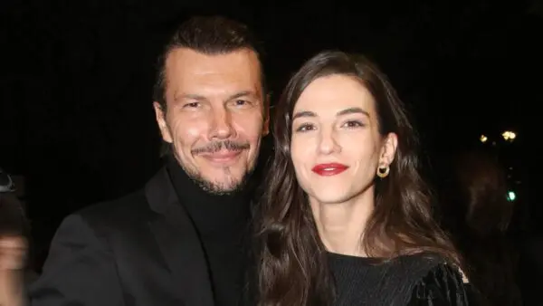 Η Αναστασία Παντούση με τον Ιωάννη Παπαζήση σε κοινή τους έξοδο.