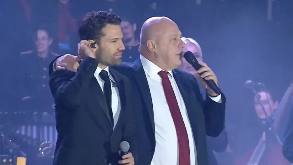 Ο Κωνσταντίνος Αργυρός και ο Αχιλλέας Μπέος αγκαλιά